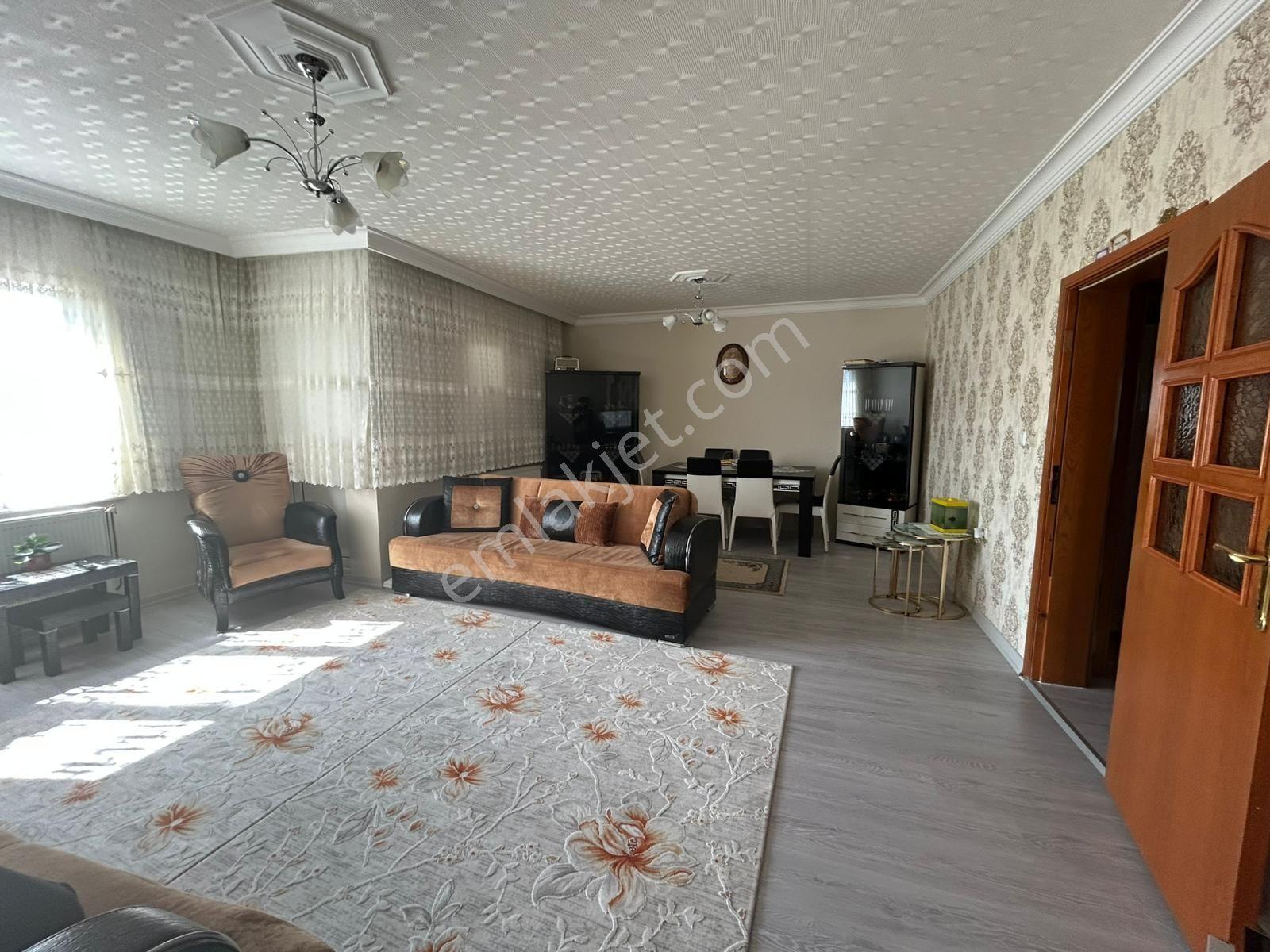 Batıkent Çakırlar'da Acil Satılık Full Yapılı 5+2 Köşe Villa - Görsel 16