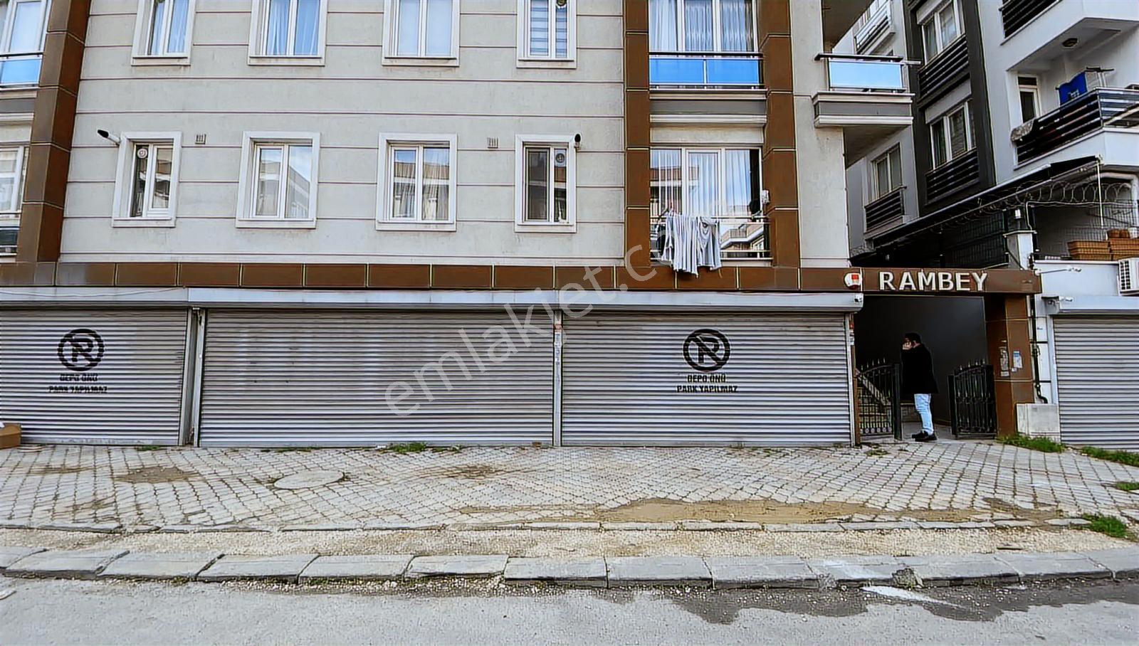 Büyükçekmece Ekinoba Mahallesinde 150 M2 Satılık Dükkan