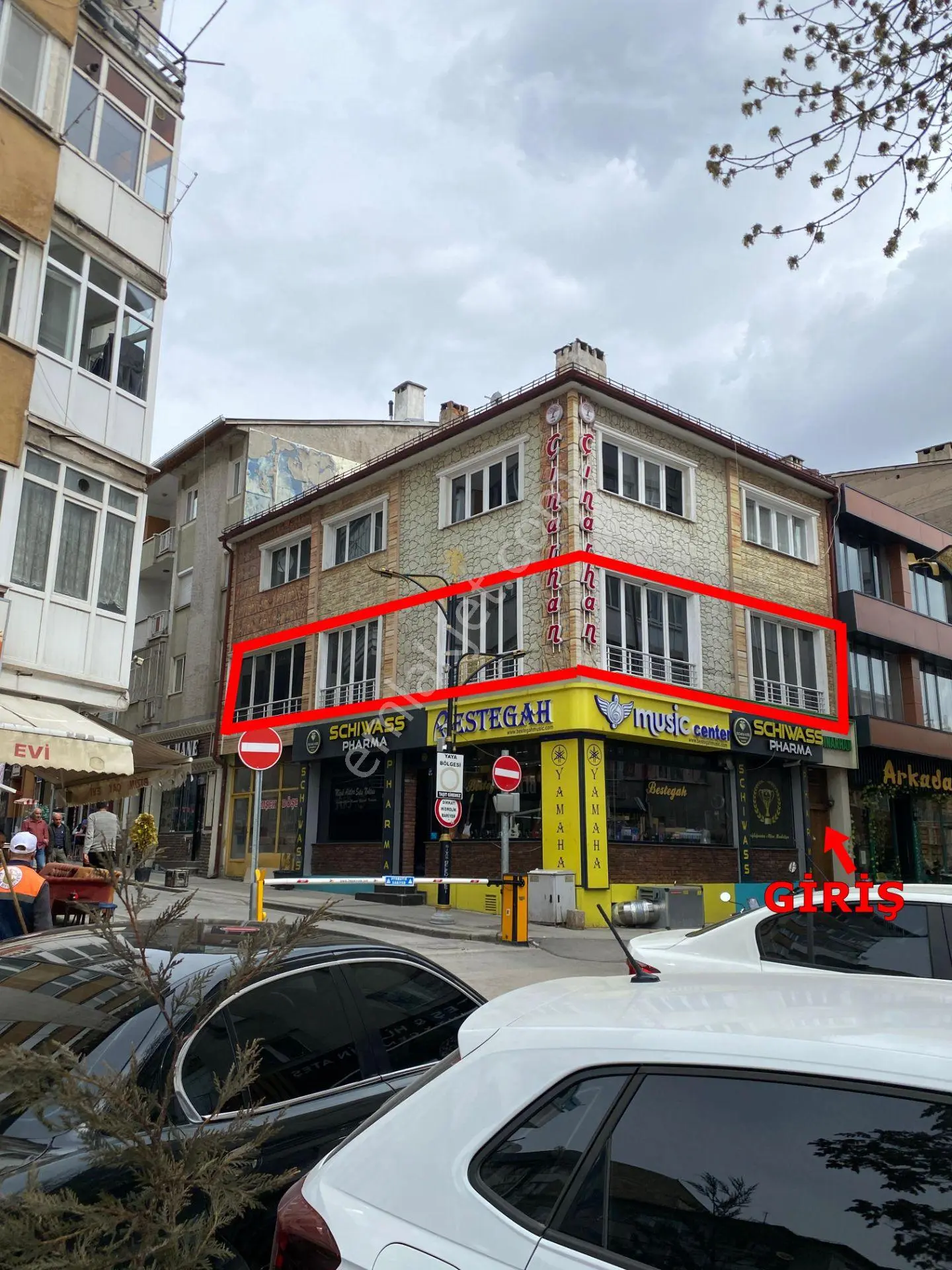 Kafeler Sokağı Girişinde Kiralık Ofis / İşyeri