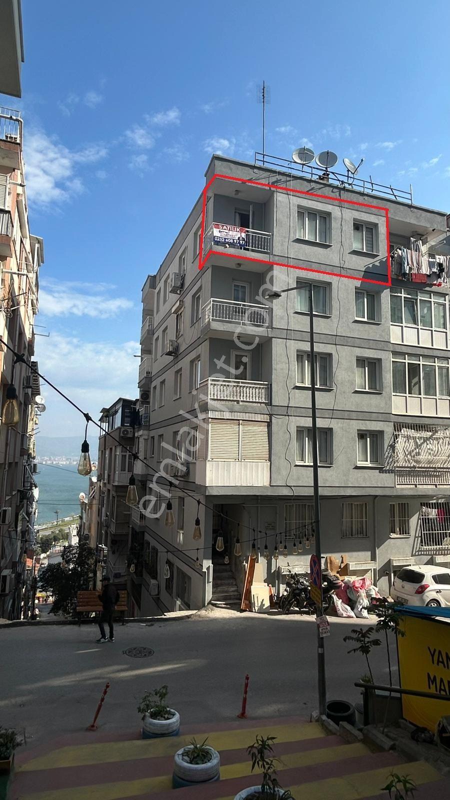 İzmir Konak Barbaros Mahallesinde Merkezi Konumlu 3+1 Doğalgazlı Satılık Daire