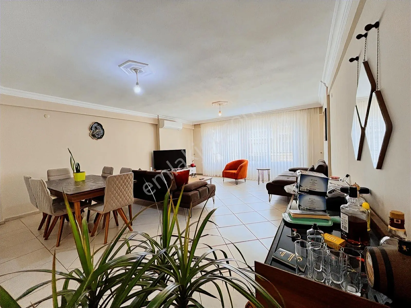 Marmaris Merkez'de Sahile Yakın Ara Kat 3+1 Düz Daire