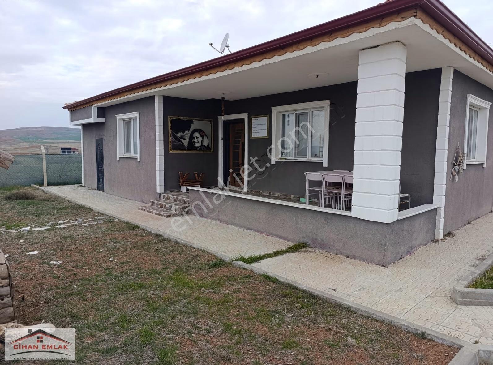 Cihan'dan 500m2 Arsa İçerisinde 1+1 Her Şeyi Hazır Satılık
