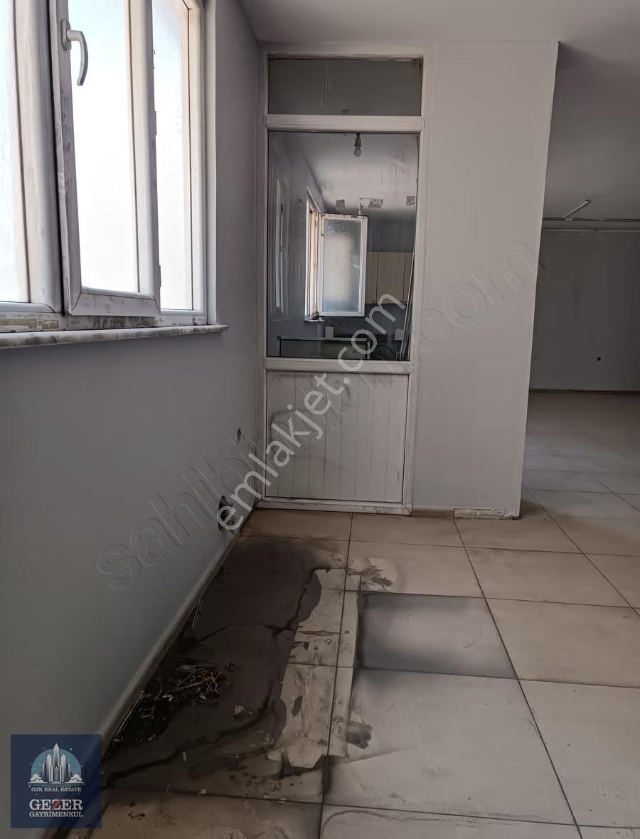 Sultangazi Ana Cadde'de 300 Mt İş Hanı Katı Kiralıktır - Görsel 5