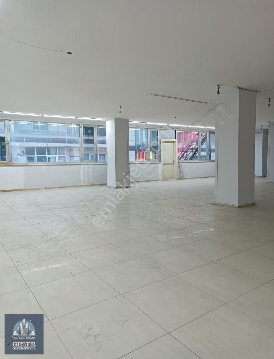 Sultangazi Ana Cadde'de 300 Mt İş Hanı Katı Kiralıktır - Görsel 11