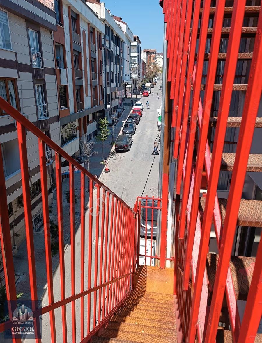 Sultangazi Ana Cadde'de 300 Mt İş Hanı Katı Kiralıktır - Görsel 24