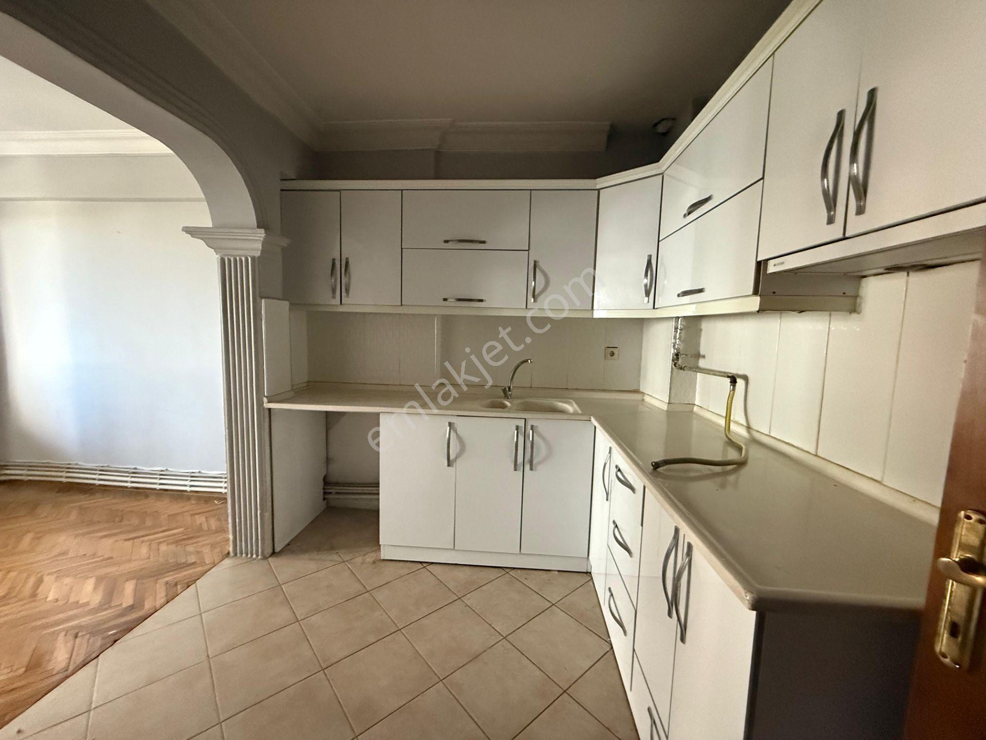 Caddeye Cephe Adalet Mahallesinde 3+1 Kiralık Daire - Görsel 2