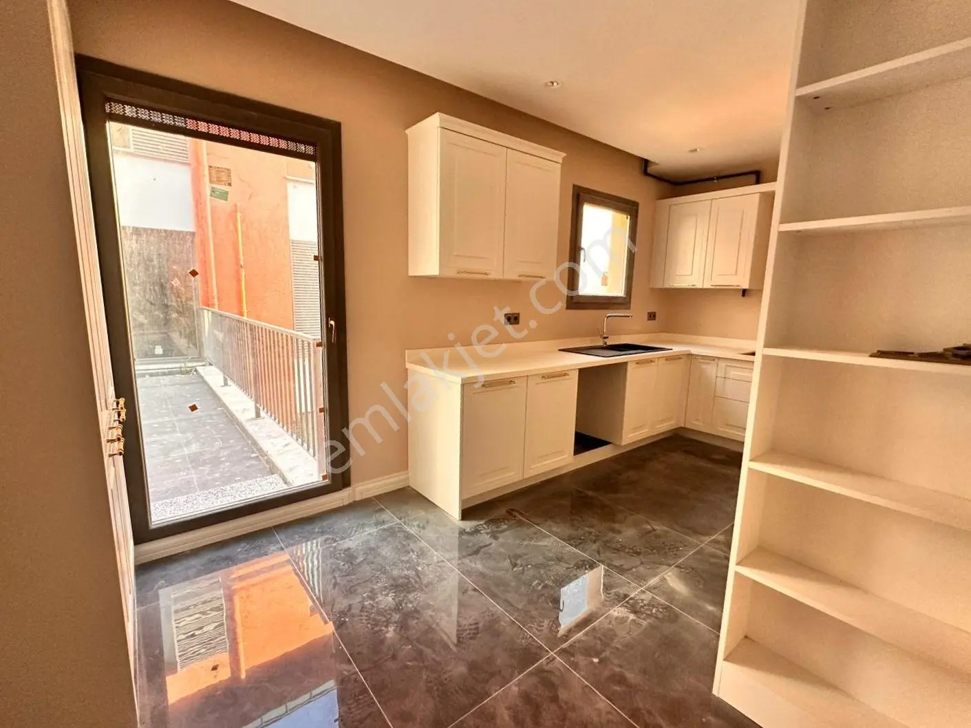 Liv Bahçeşehir'de Kiralık Sıfır Villa - Görsel 2
