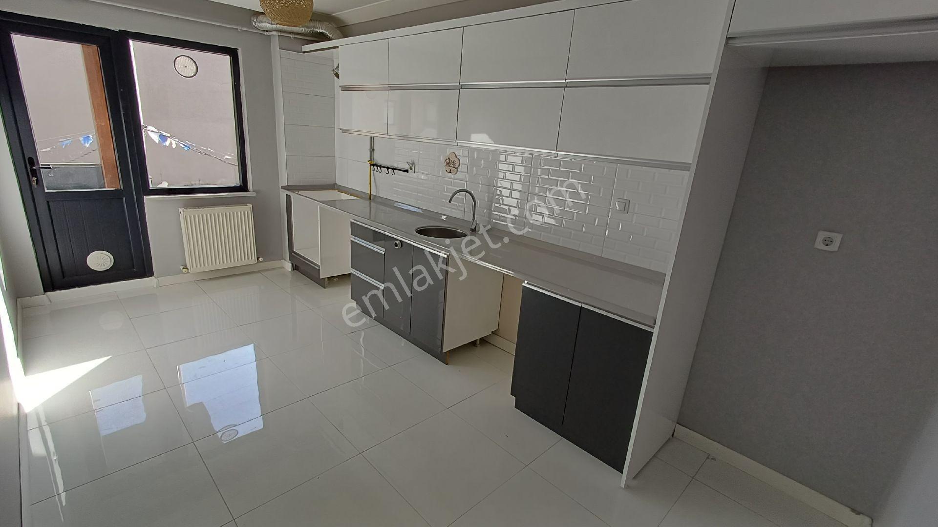Sahibinden Dumlupınarda Satılık Çok Güzel Konumda 100m2 2+1 - Görsel 9