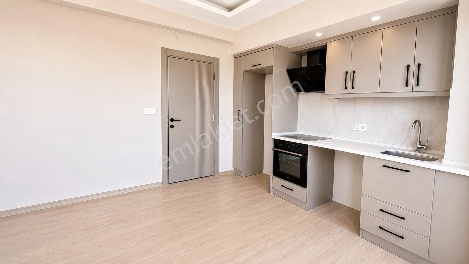 Kadriyede Havuzlu Sitede Satılık 2+1 Sıfır Ara Kat Daire