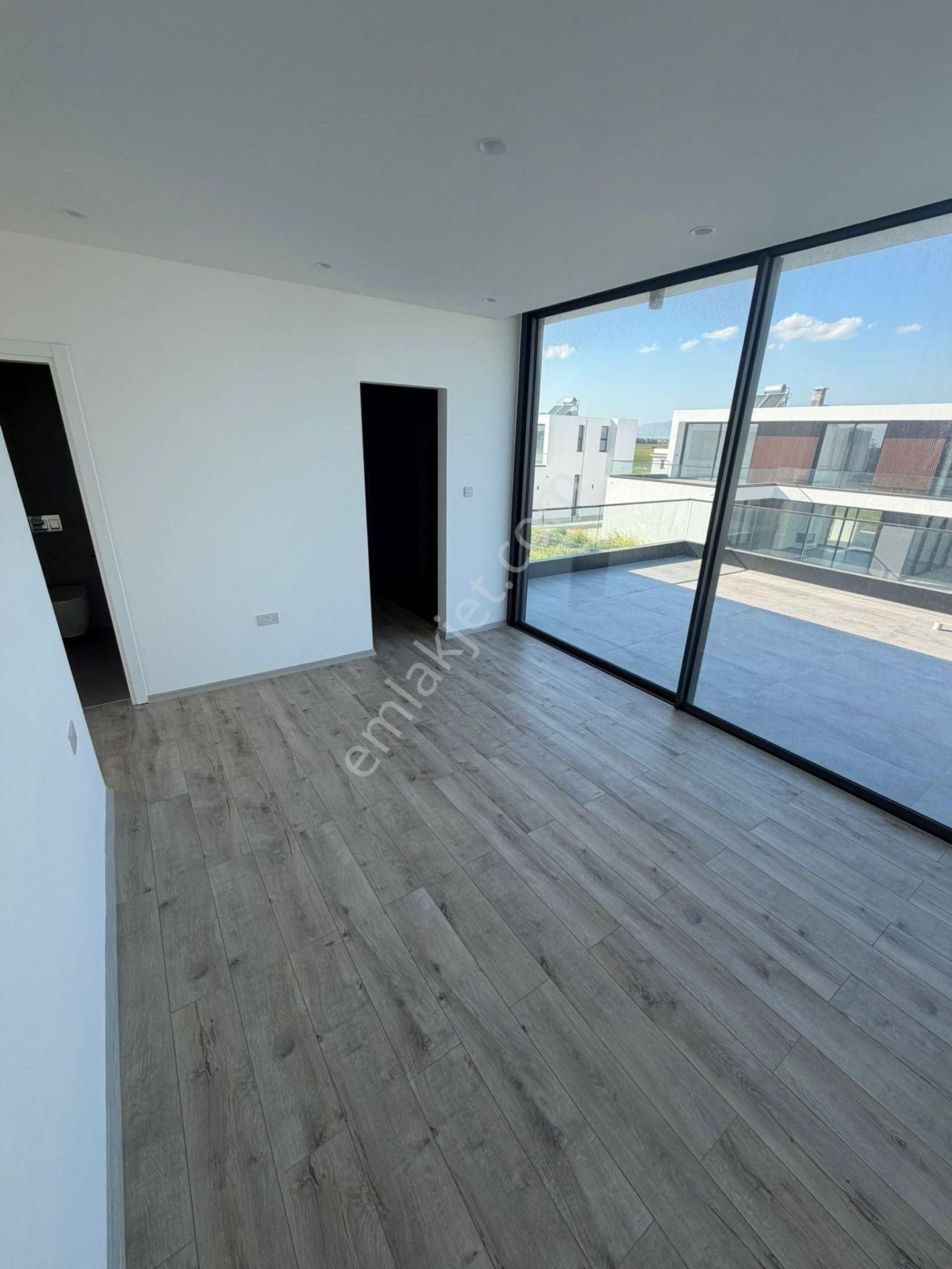 Gazimağusa Yeniboğaziçi Bölgesinde Özel Havuzlu Lüks 3+1 Villa - Görsel 11