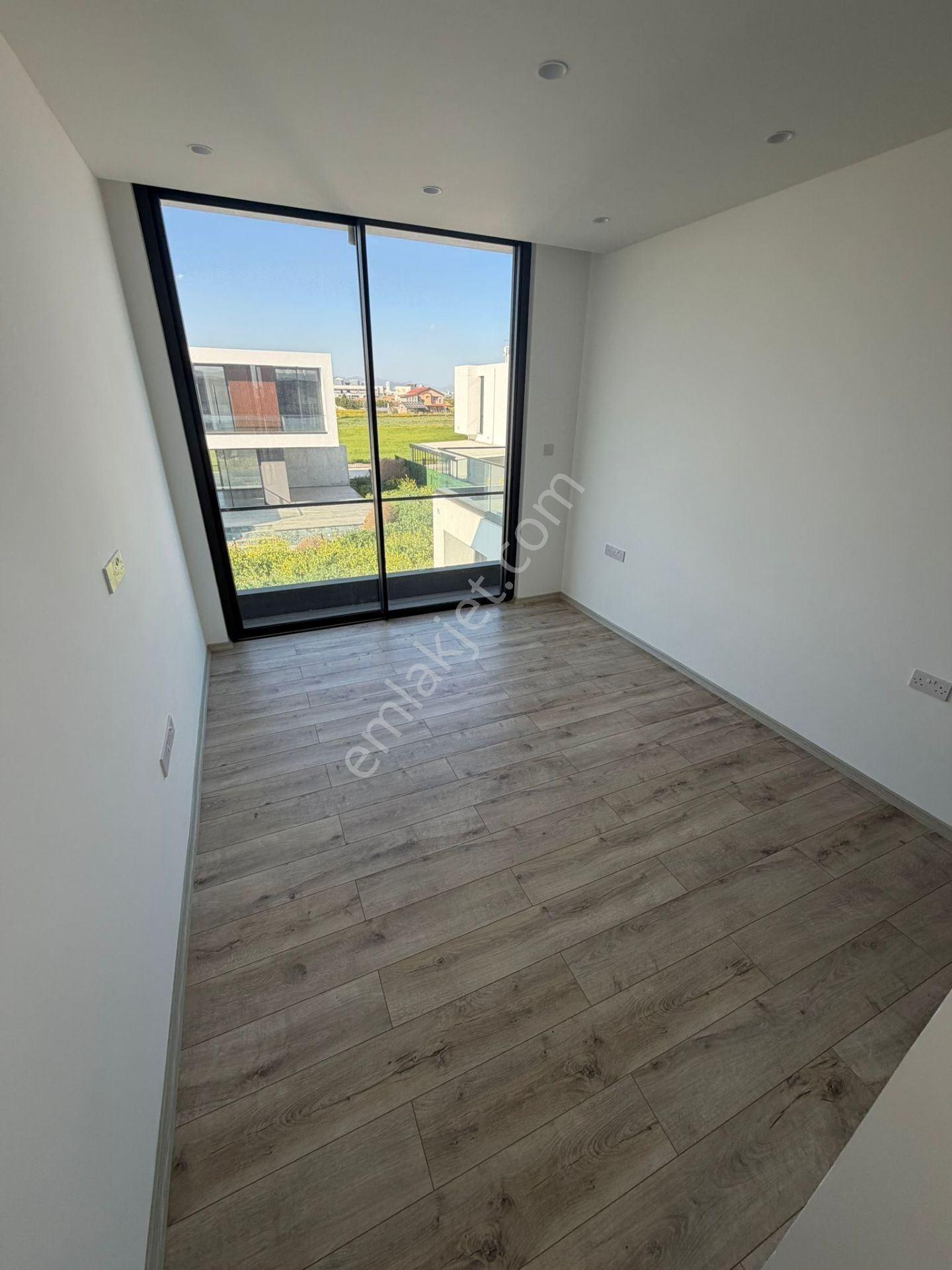 Gazimağusa Yeniboğaziçi Bölgesinde Özel Havuzlu Lüks 3+1 Villa - Görsel 18