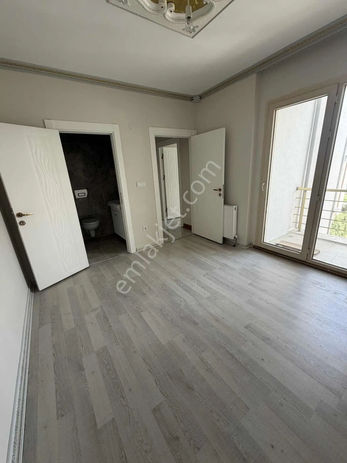 Yorulmaz Sarayları Sitesinde Büyük Salonlu 2+1 Daire - Görsel 2