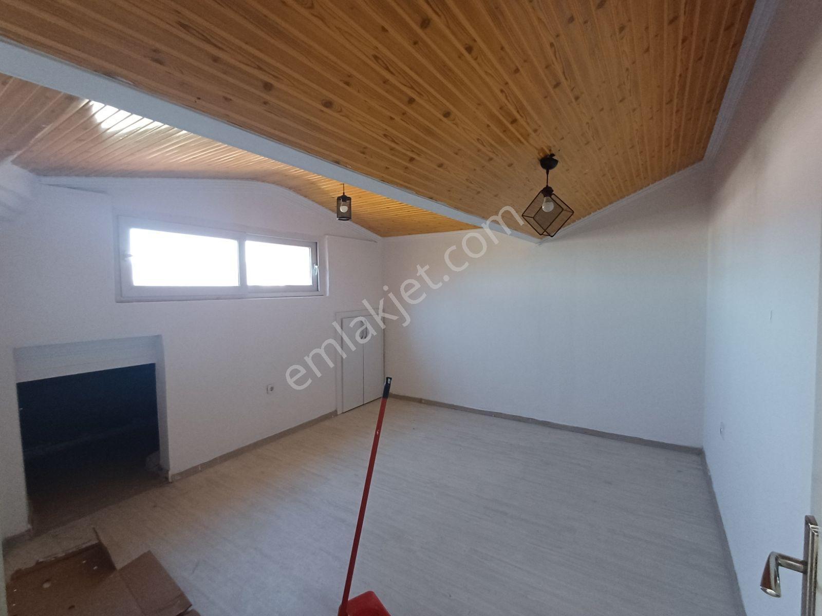 Pazaryeri Mah. Çatı Kat 3+1 Eşyasız Kiralık Daire - Görsel 15