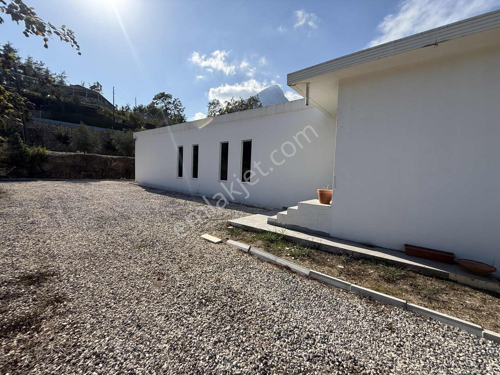 Konyaaltı'nda Doğayla İç İçe Kiralık Villa - Görsel 12