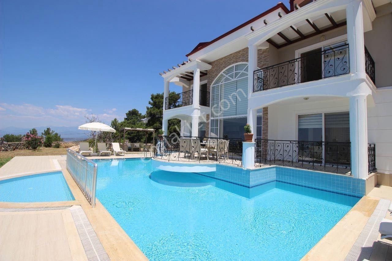 Ölü Denizde 1502 M2 Arsa İçinde Deniz Manzaralı 5+1 Villa