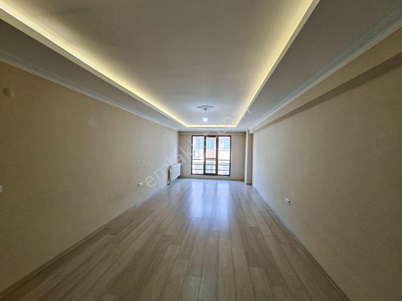 Hak Emlaktan Cedidiyede Şehir Merkezinde Satılık 2+1 Geniş Daire - Görsel 34