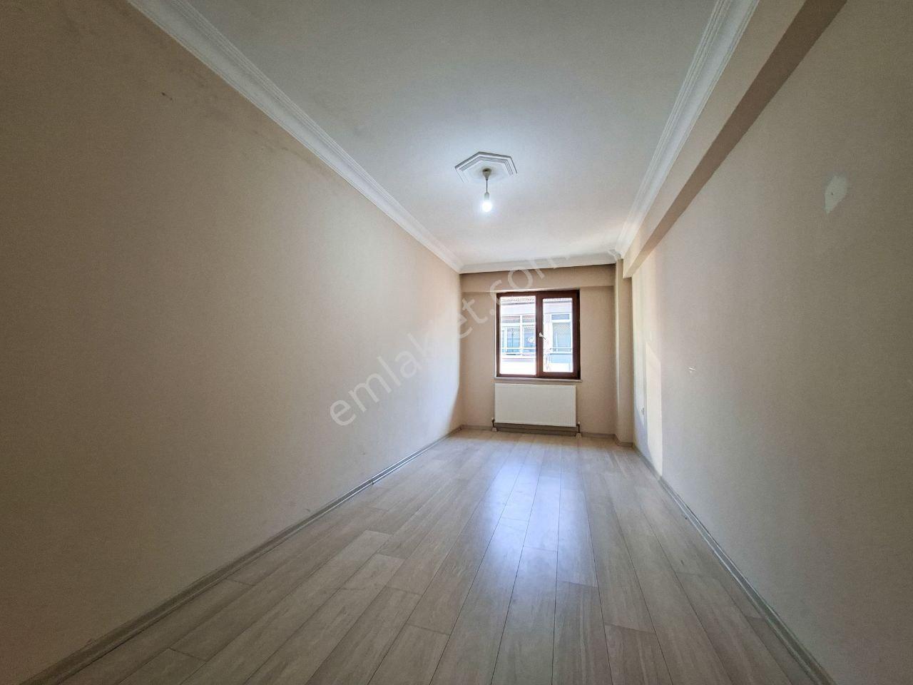 Hak Emlaktan Cedidiyede Şehir Merkezinde Satılık 2+1 Geniş Daire - Görsel 14