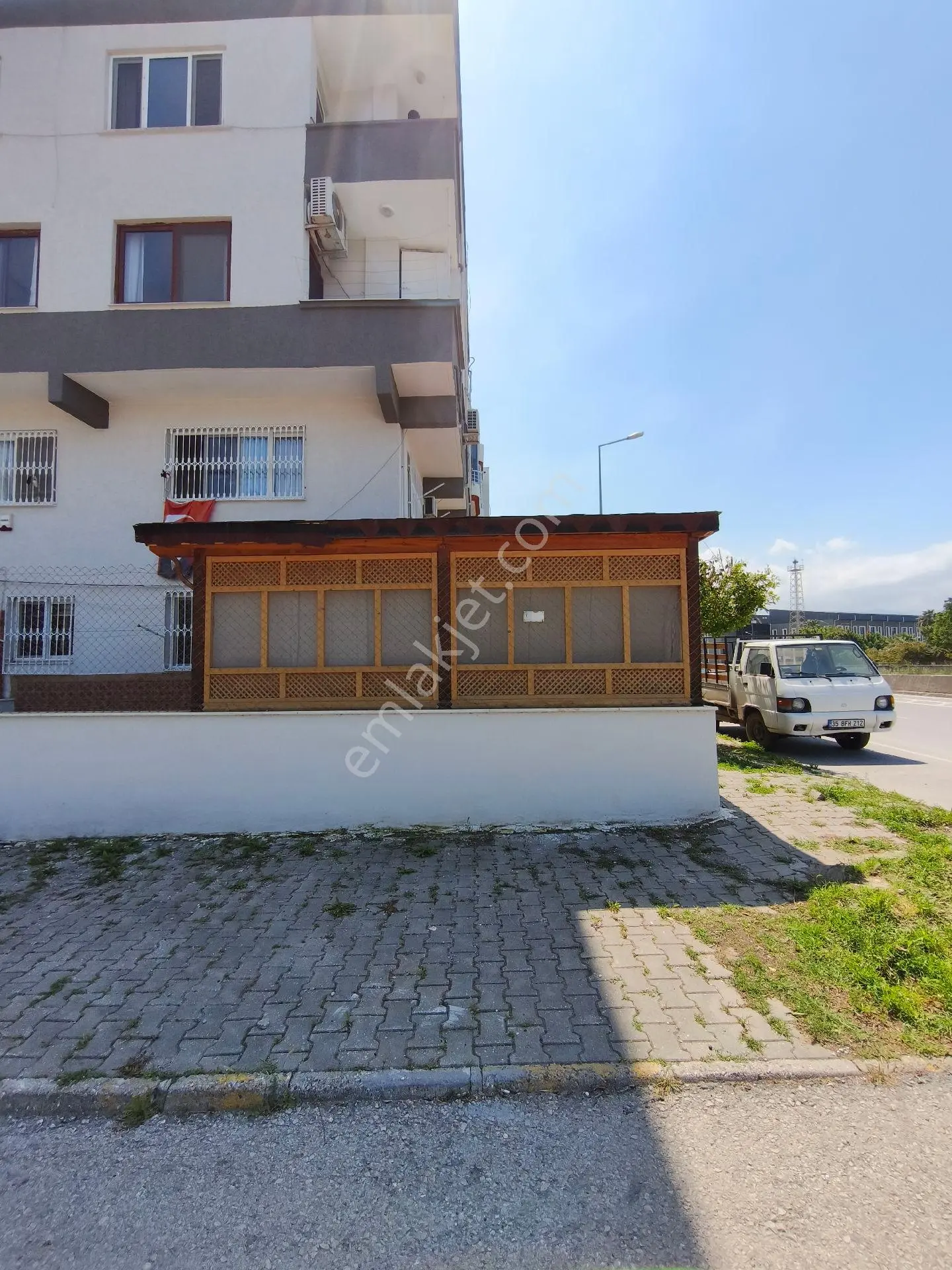 İş Yeri Ruhsatlı Eşyalı Veya Eşyasız Olarak Verilecektir