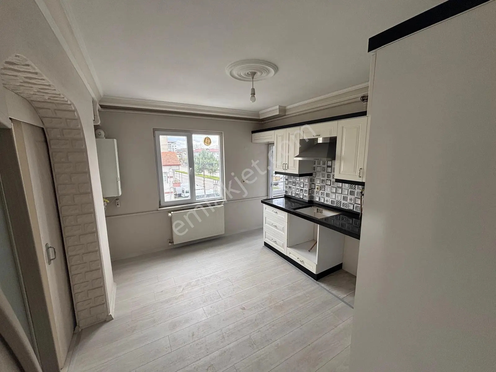 Lerox Uçar'dan Fenk Mah.kiralık 3+1 Daire - Görsel 2