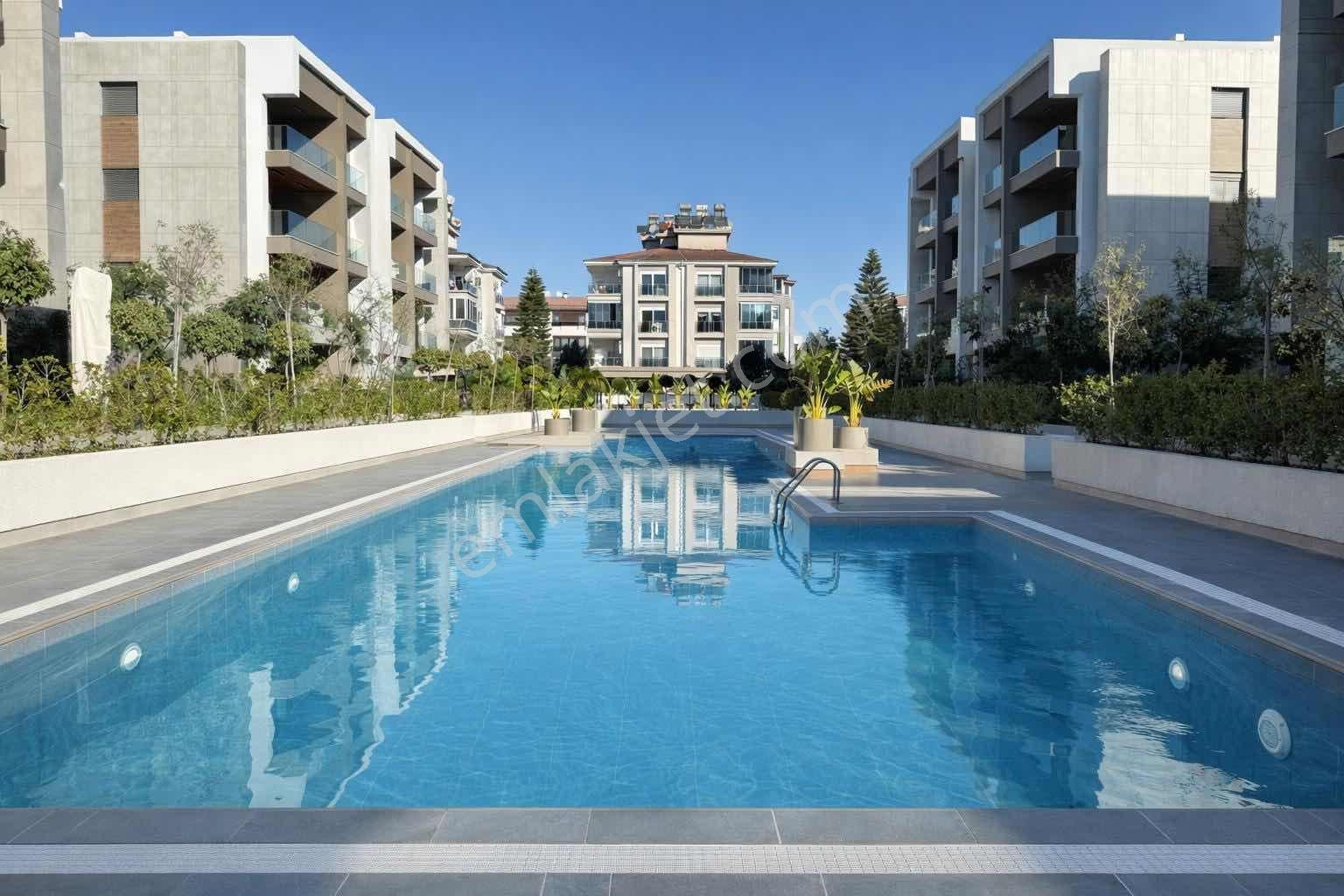 Konyaaltı Konaklar Da Lüks Sitede Denize Yakın 3+1 Bahçe Katı