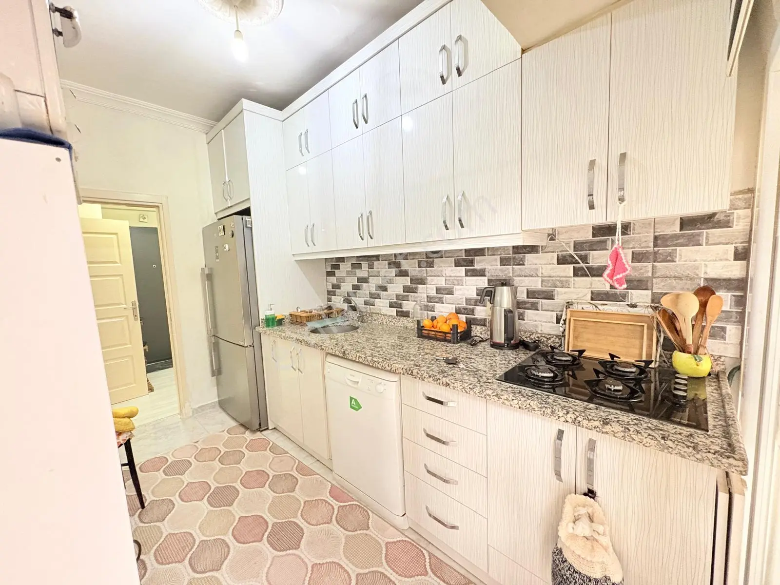 Prestij'den Cumhuriyet'te Sosyete Civarı Full Yapılı 2+1 Daire - Görsel 2