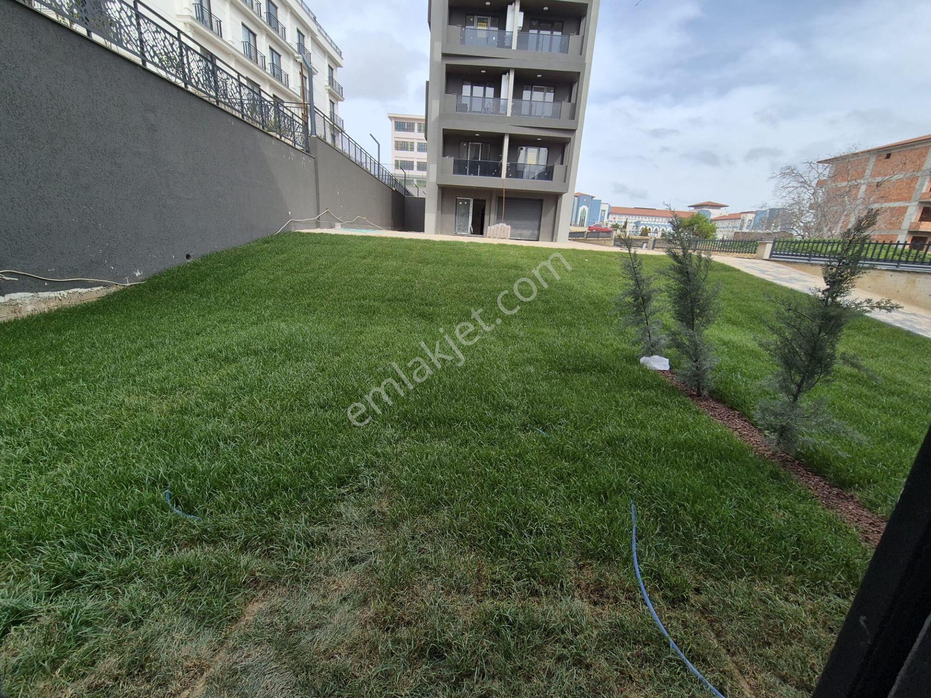 Delux'den Palm Suıt'te Havuz Manzaralı Eşyalı Bahçekatı Daire - Görsel 11