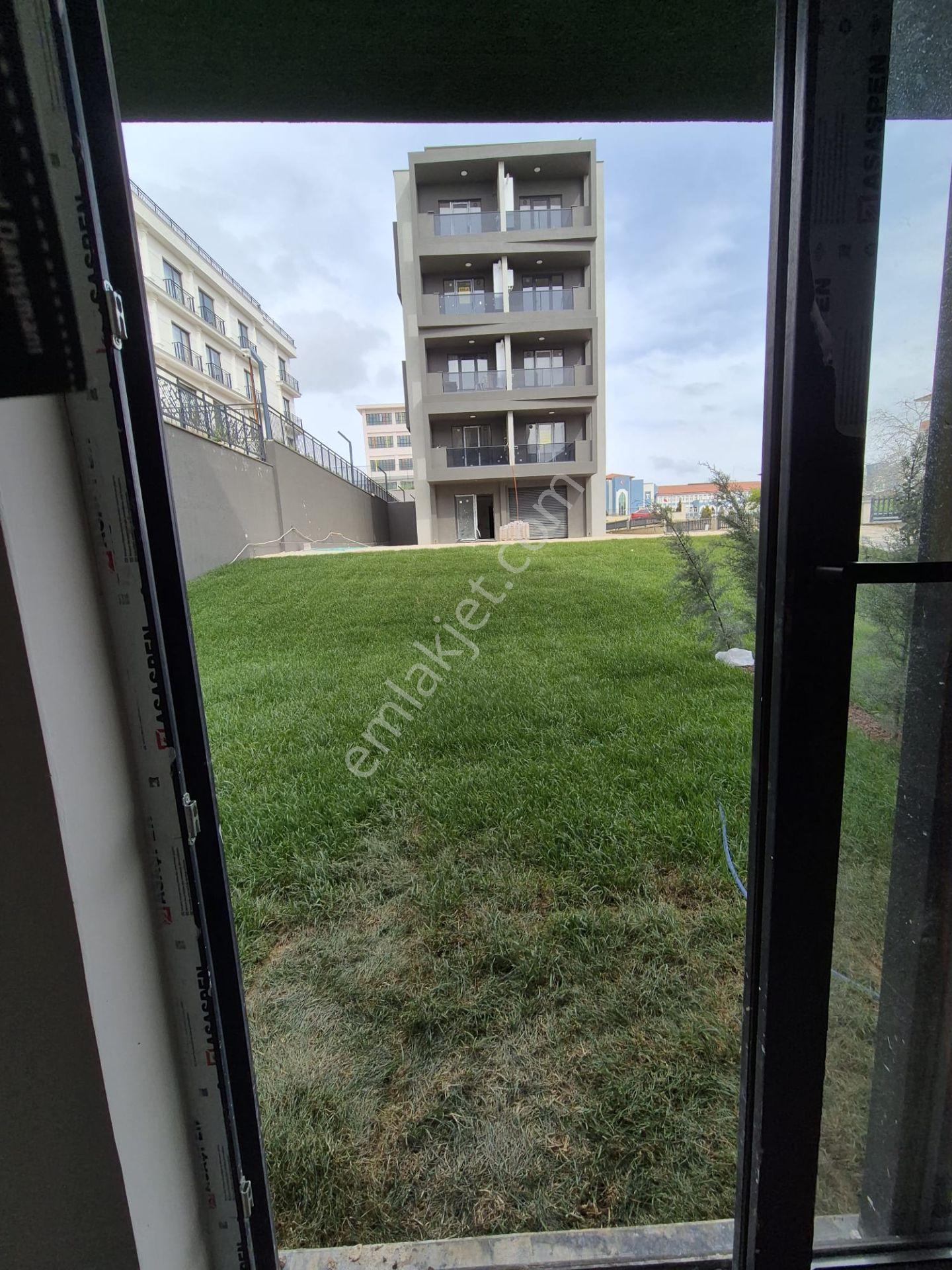 Delux'den Palm Suıt'te Havuz Manzaralı Eşyalı Bahçekatı Daire - Görsel 10