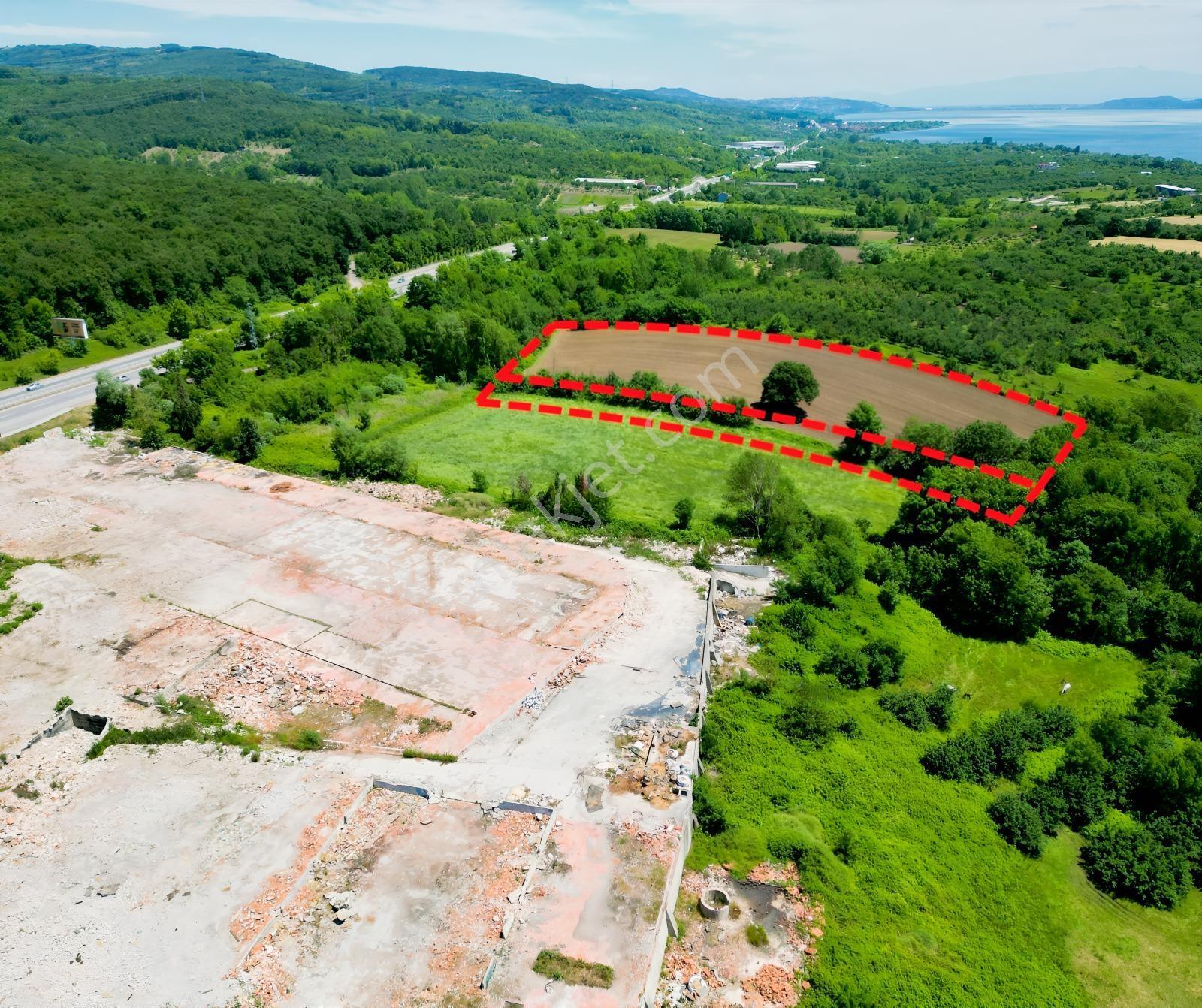 Uzuntarla Mevkiinde 22251 D-100'e Cepheli Satılık Ticari Arsa