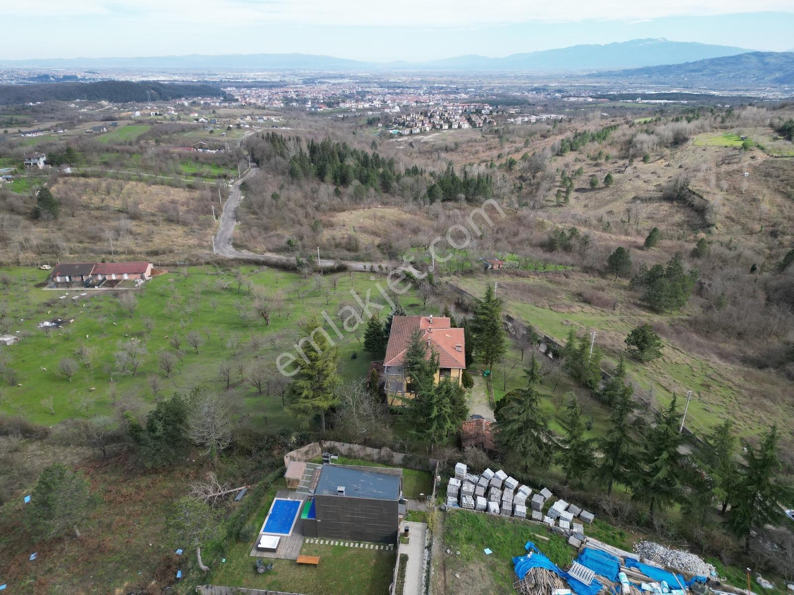 Satılık 4.331 M2 İmarlı Arsa'da Göl Manzaralı 3 Katlı Ev - Görsel 9