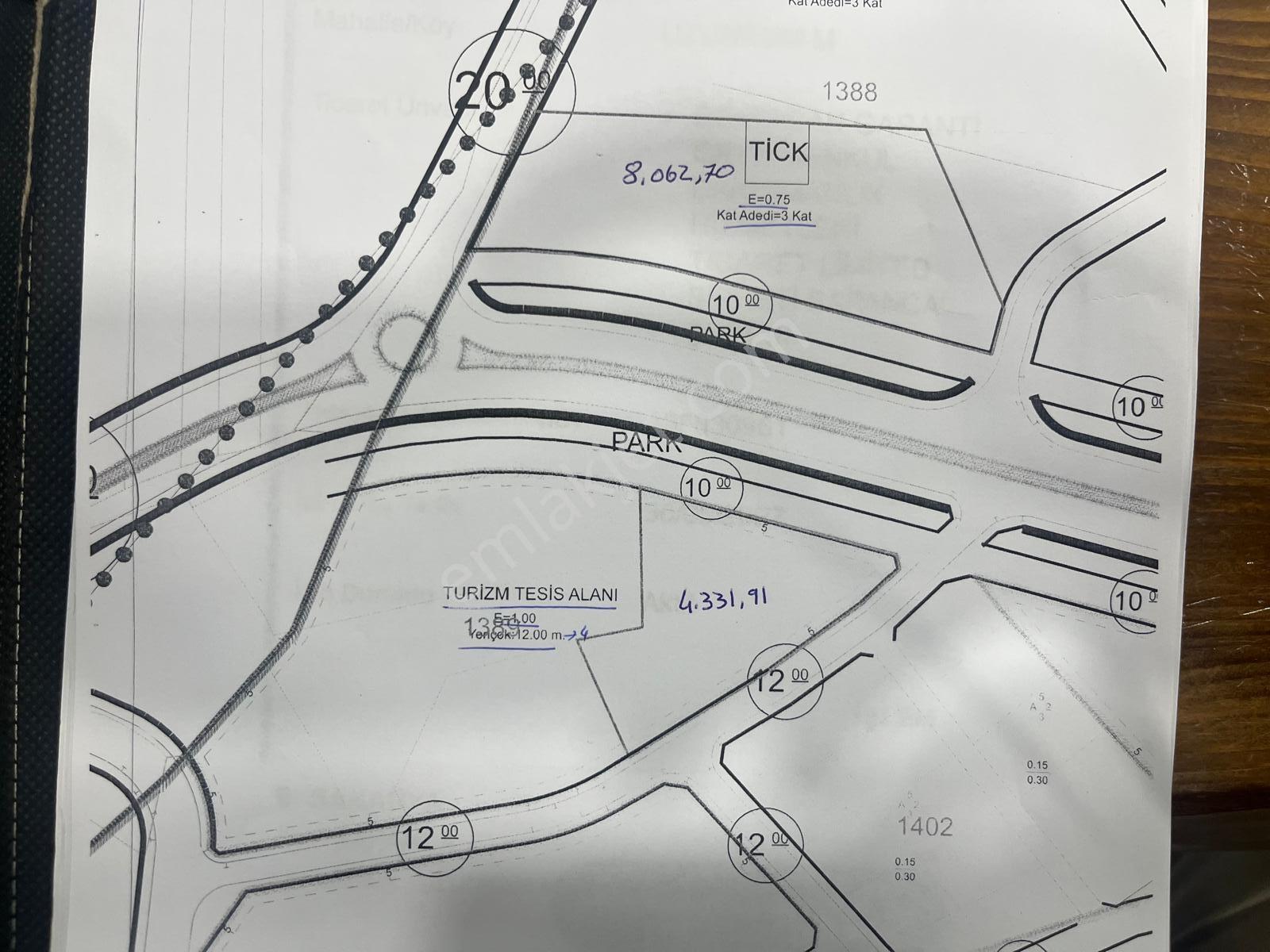 Satılık 4.331 M2 İmarlı Arsa'da Göl Manzaralı 3 Katlı Ev - Görsel 19