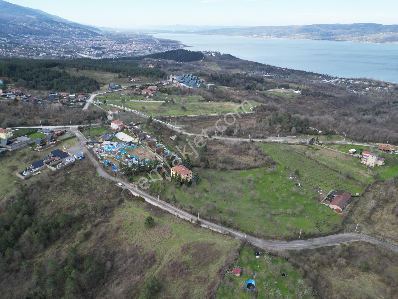 Satılık 4.331 M2 İmarlı Arsa'da Göl Manzaralı 3 Katlı Ev - Görsel 34