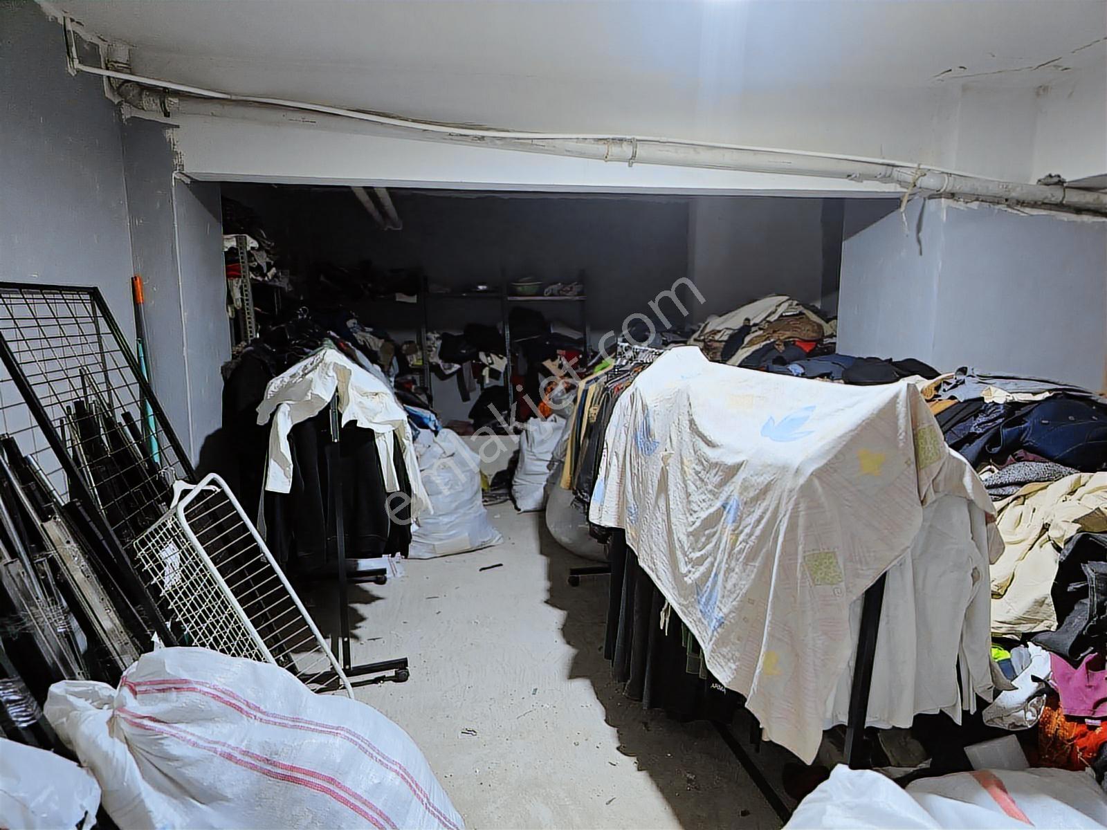 Avcılar Merkez Mahallesinde Devren Satılık 2. El Giyim Dükkanı - Görsel 32