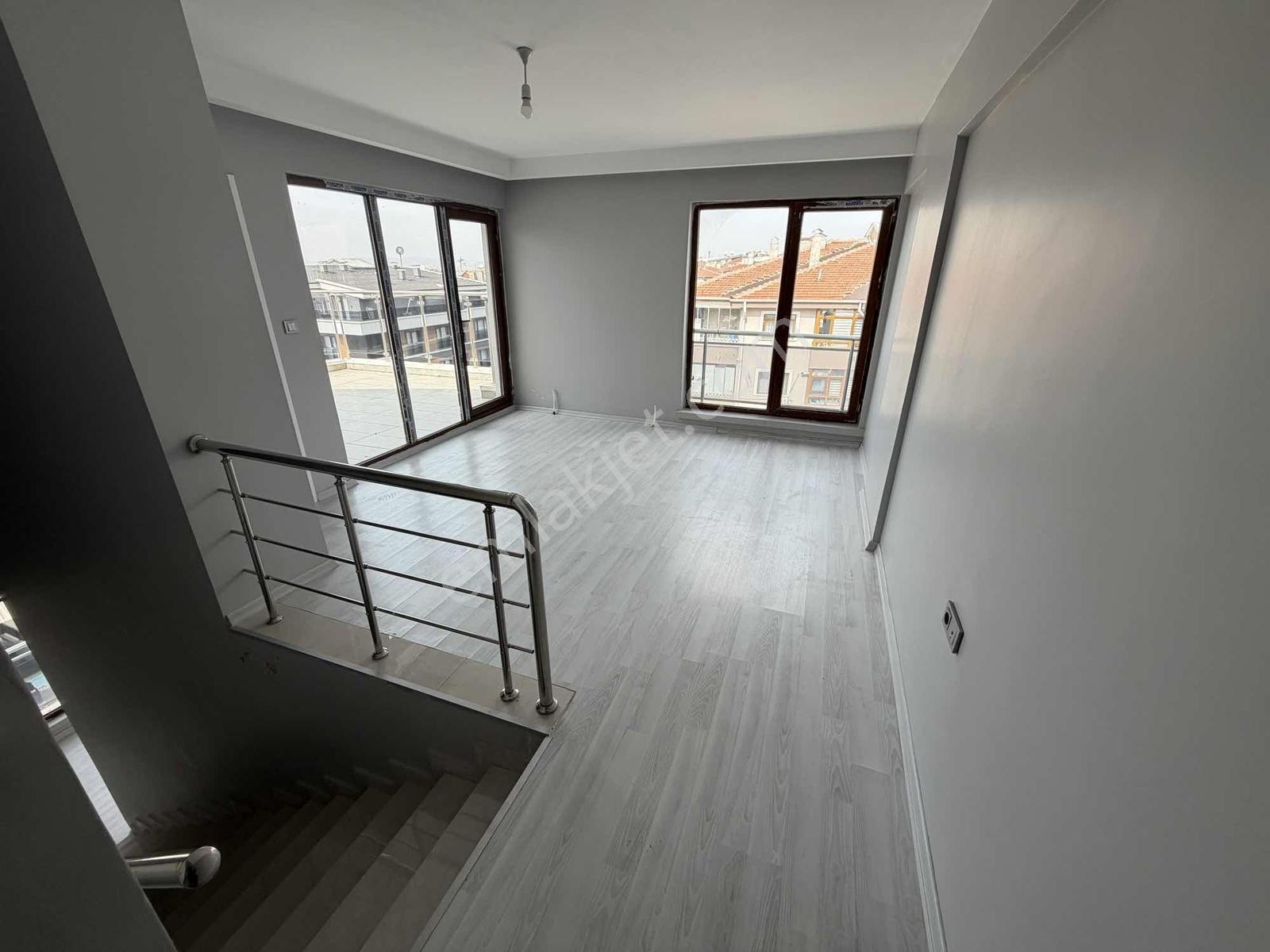 Çankaya Sokullu Pazar Karşı 70m2 1+1 Teraslı Manzararalı Satılık - Görsel 21