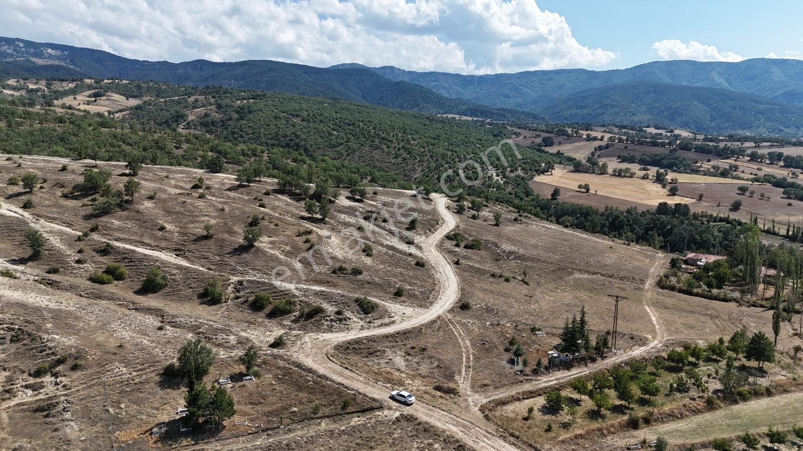 Amasya / Hamamözü / Damladere De 1.170 M² Müstakil Tarla - Görsel 20