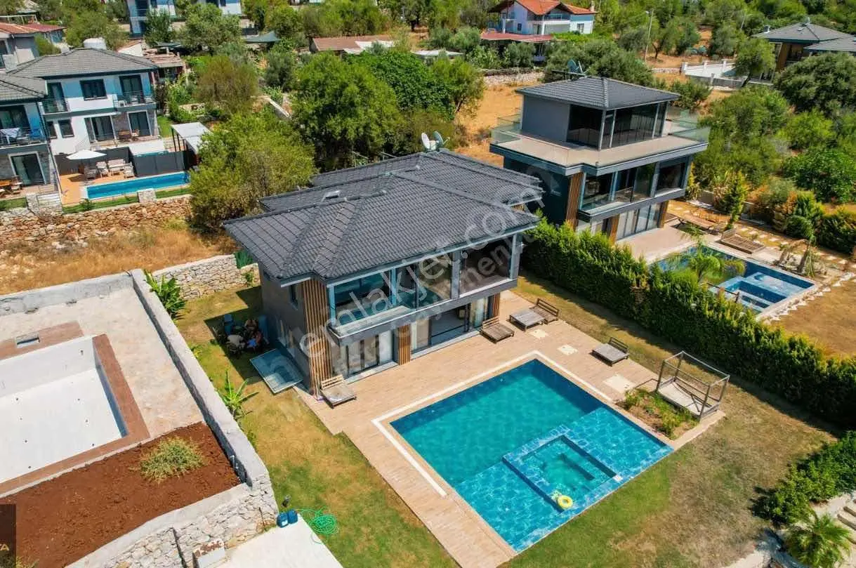 Marmaris Söğüt'te Deniz Manzaralı Havuzlu Lüks 5+1 Triplex Villa