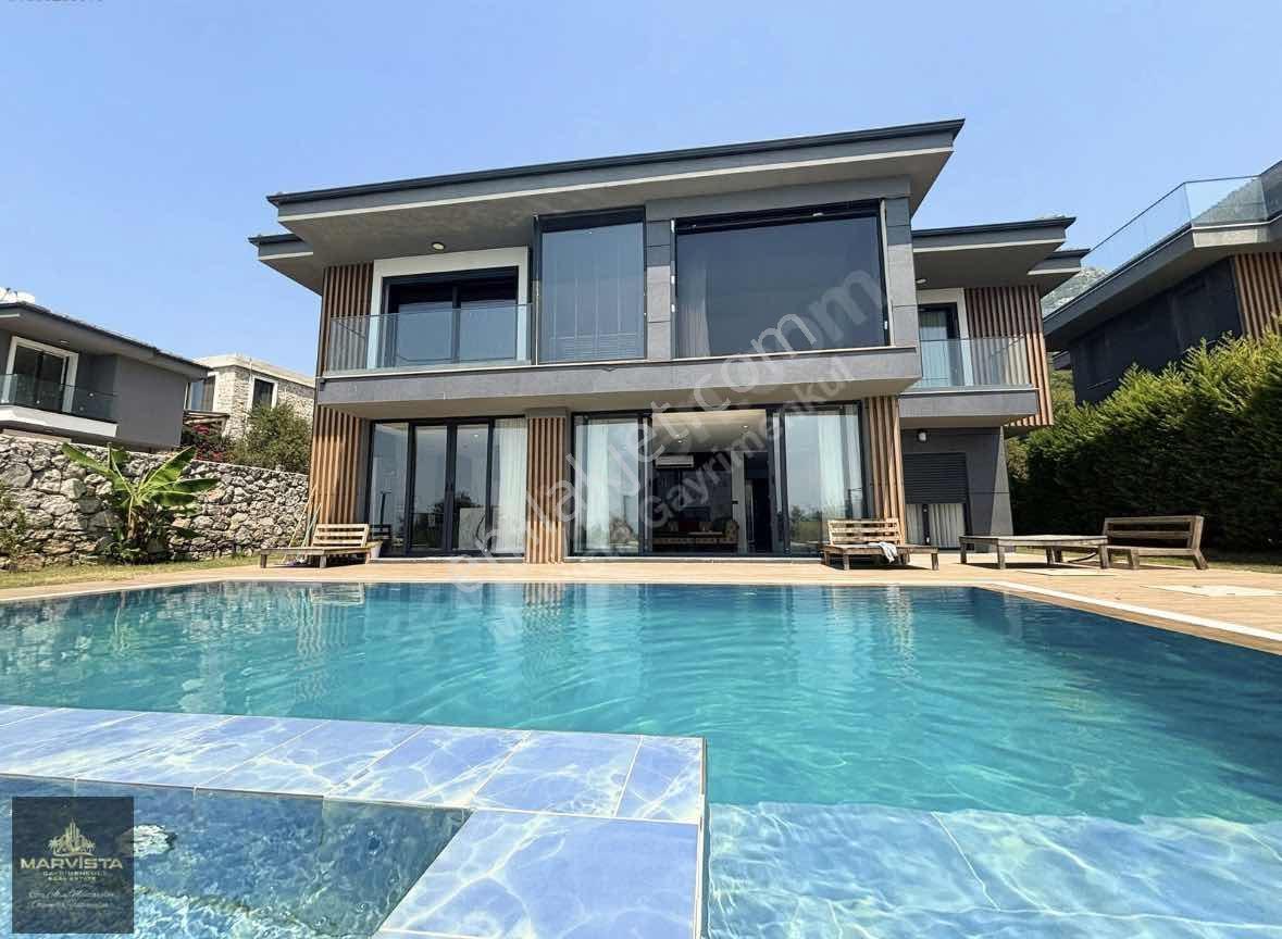 Marmaris Söğüt'te Deniz Manzaralı Havuzlu Lüks 5+1 Triplex Villa - Görsel 24