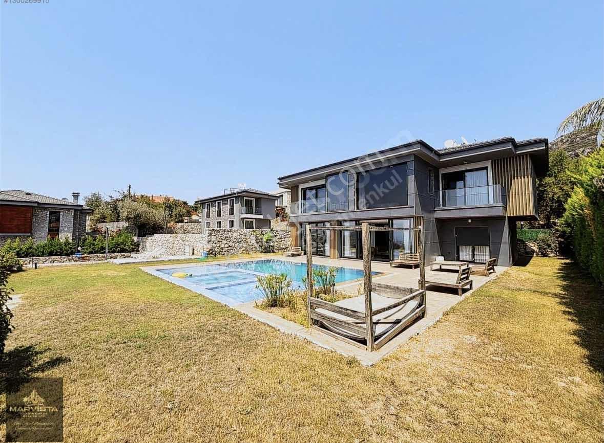 Marmaris Söğüt'te Deniz Manzaralı Havuzlu Lüks 5+1 Triplex Villa - Görsel 23