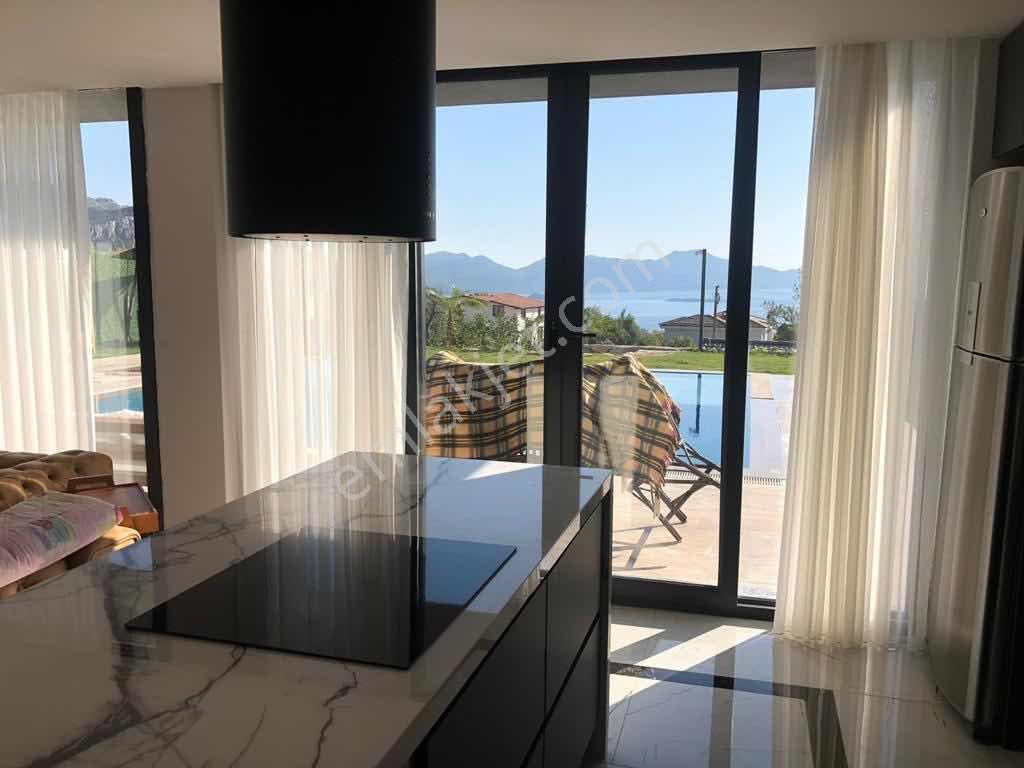 Marmaris Söğüt'te Deniz Manzaralı Havuzlu Lüks 5+1 Triplex Villa - Görsel 15