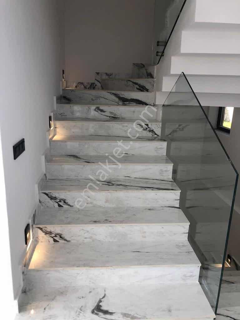 Marmaris Söğüt'te Deniz Manzaralı Havuzlu Lüks 5+1 Triplex Villa - Görsel 17