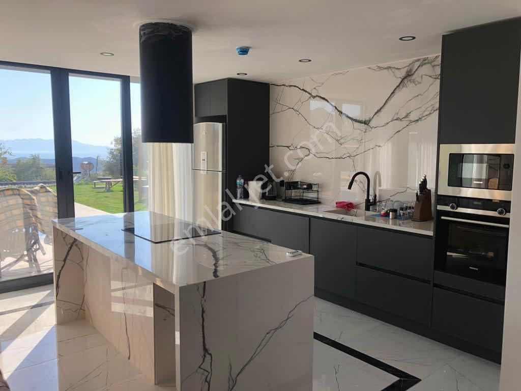 Marmaris Söğüt'te Deniz Manzaralı Havuzlu Lüks 5+1 Triplex Villa - Görsel 8