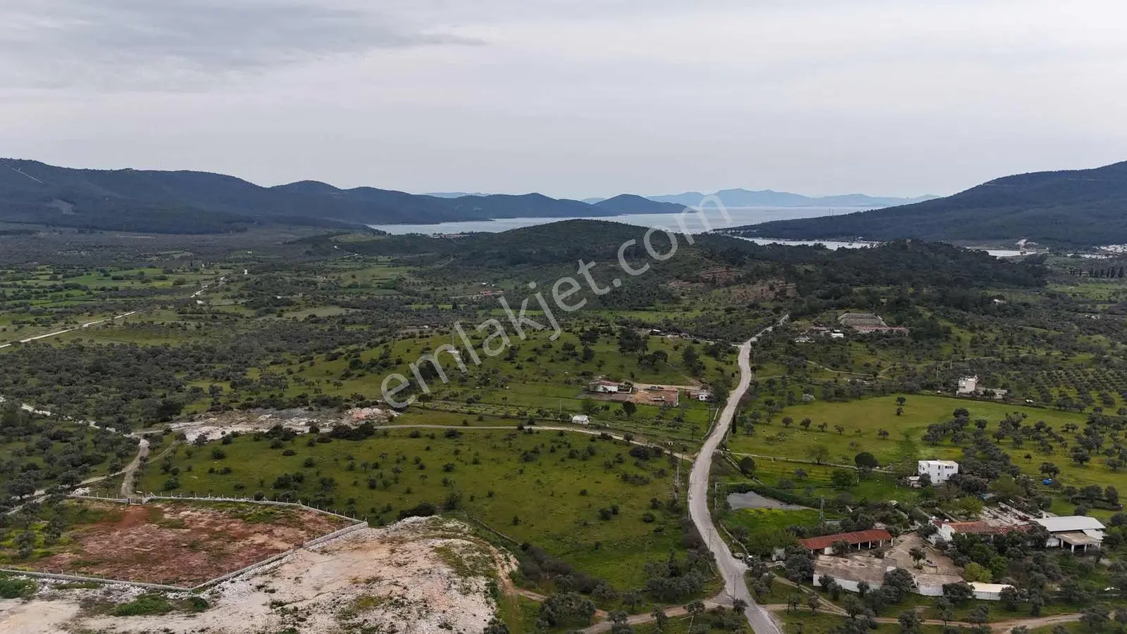 Köşe Konumda 10.000m2 Tarla Yatırım Fırsatı