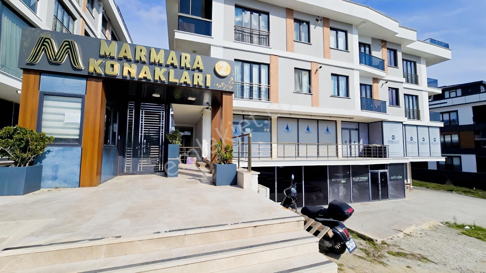 Remax Hedeften Beylikdüzü Marmara Konaklarında 130 M2 Dükkan