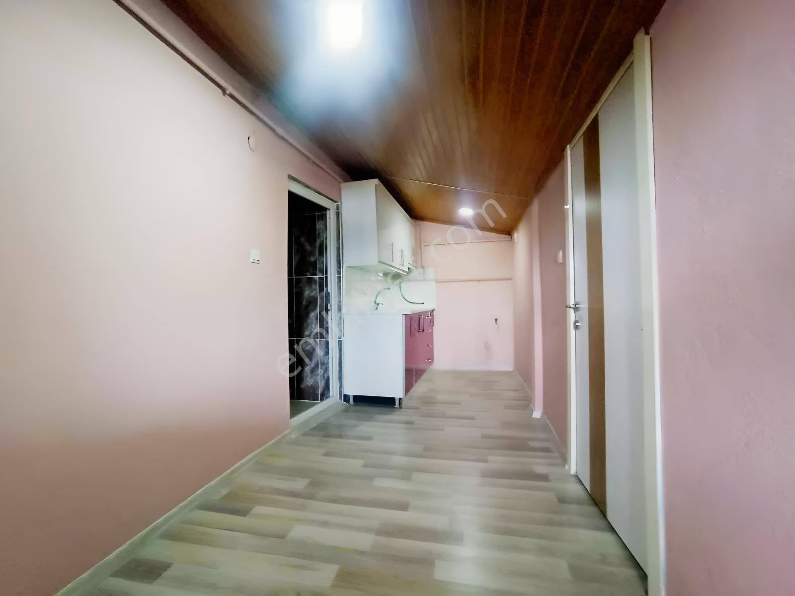 İhsaniye Mahallesinde Ayrı Mutfak Teraslı 1,5+1 Kiralık Daire - Görsel 5