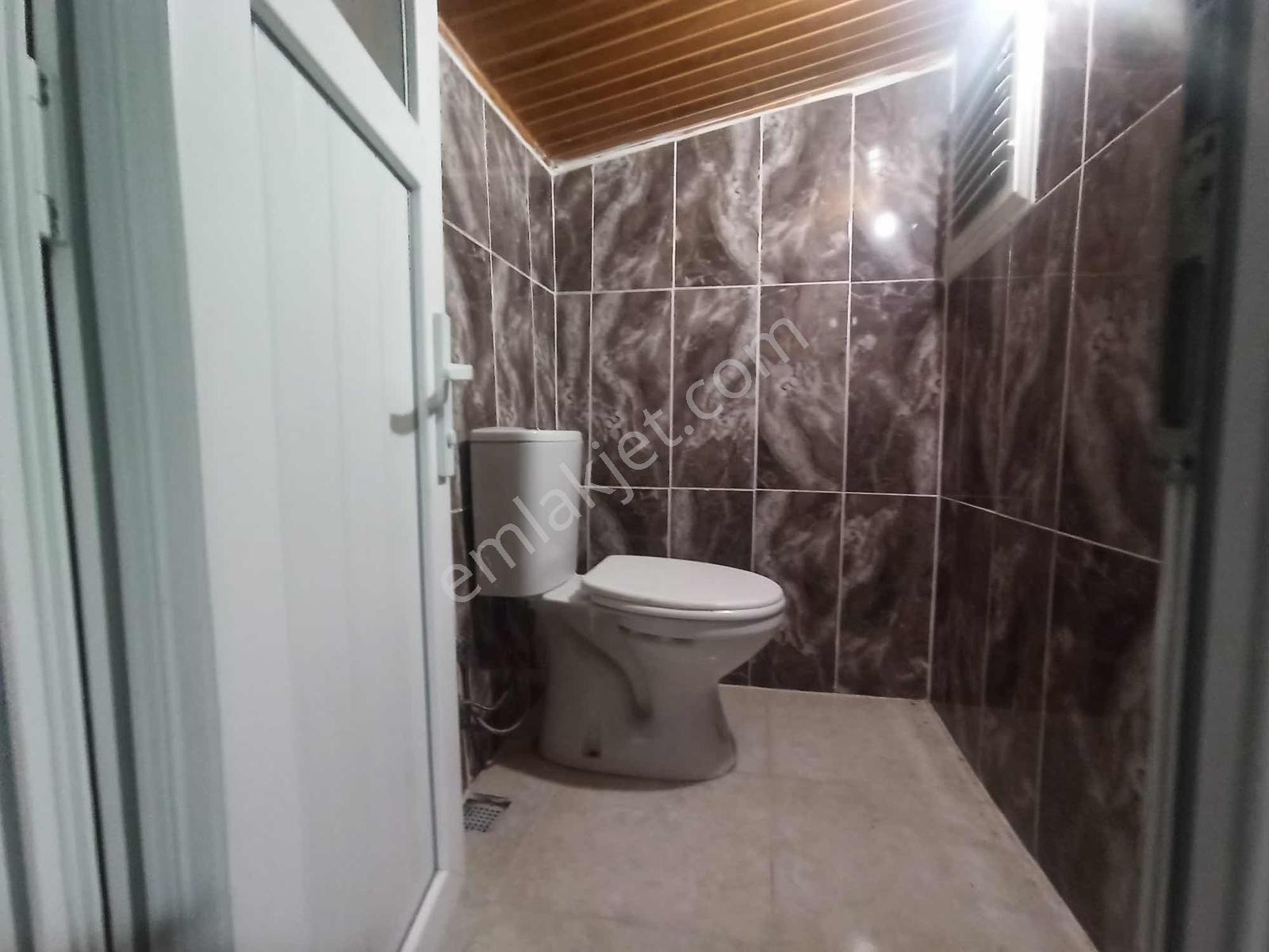 İhsaniye Mahallesinde Ayrı Mutfak Teraslı 1,5+1 Kiralık Daire - Görsel 6