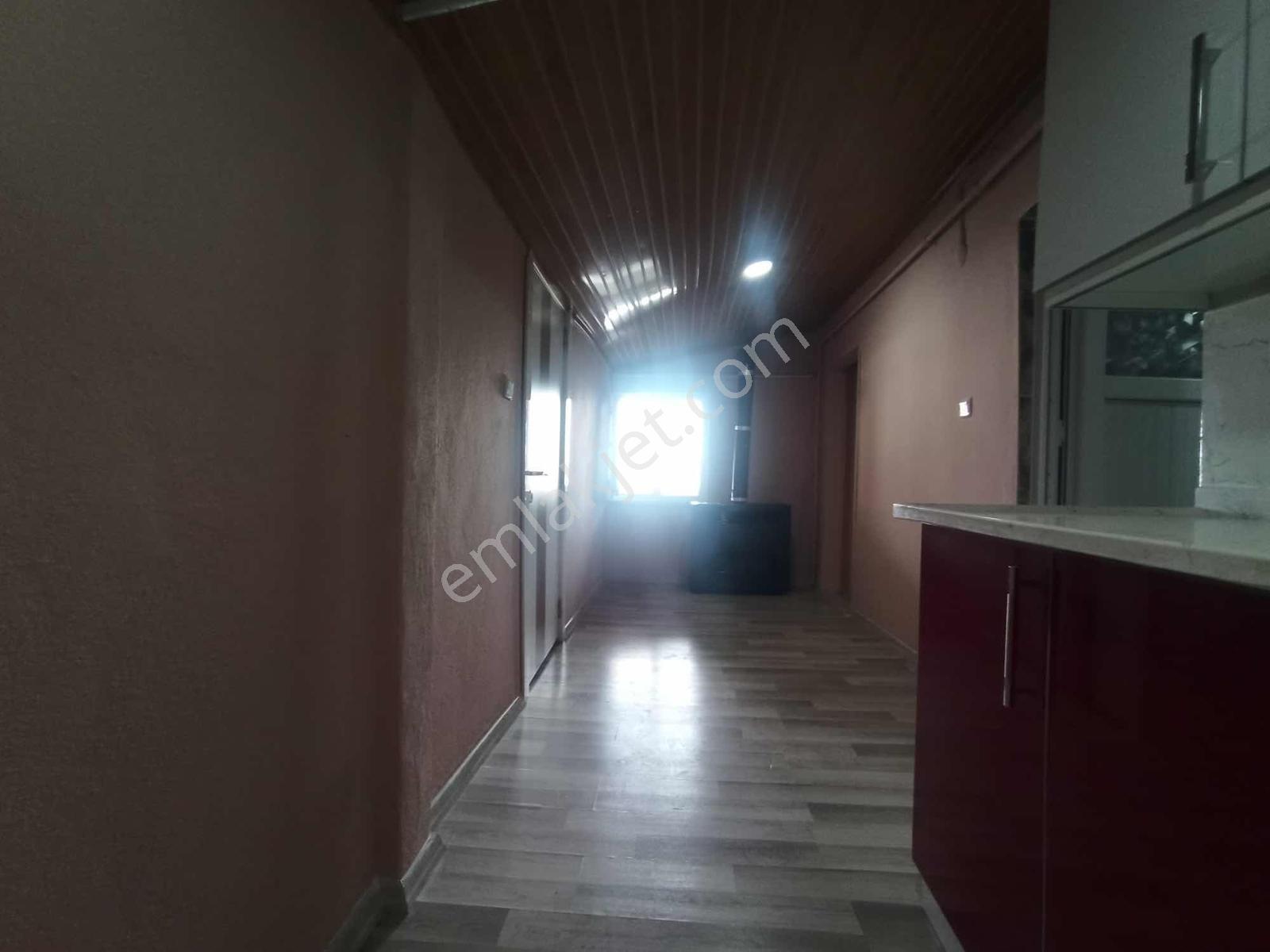 İhsaniye Mahallesinde Ayrı Mutfak Teraslı 1,5+1 Kiralık Daire - Görsel 3
