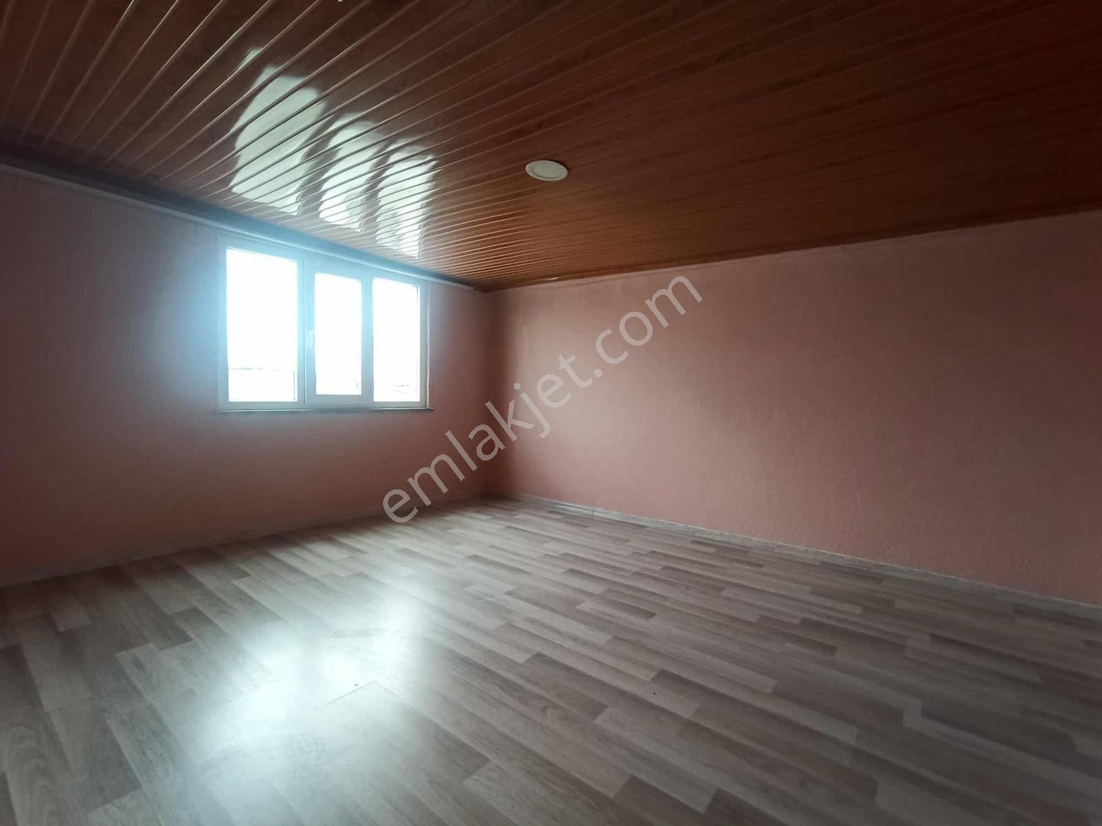 İhsaniye Mahallesinde Ayrı Mutfak Teraslı 1,5+1 Kiralık Daire - Görsel 7