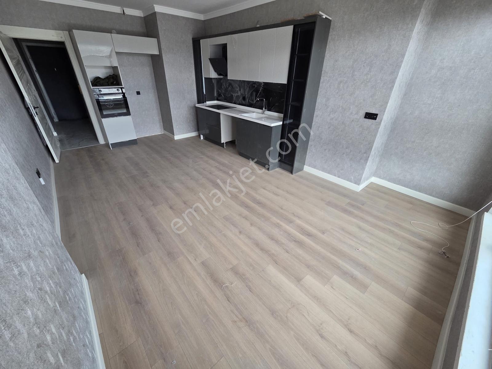 Bienza Sitesinde Kiler+giyinme Dolabı Lüx 1+1sıfır Satılık Daire