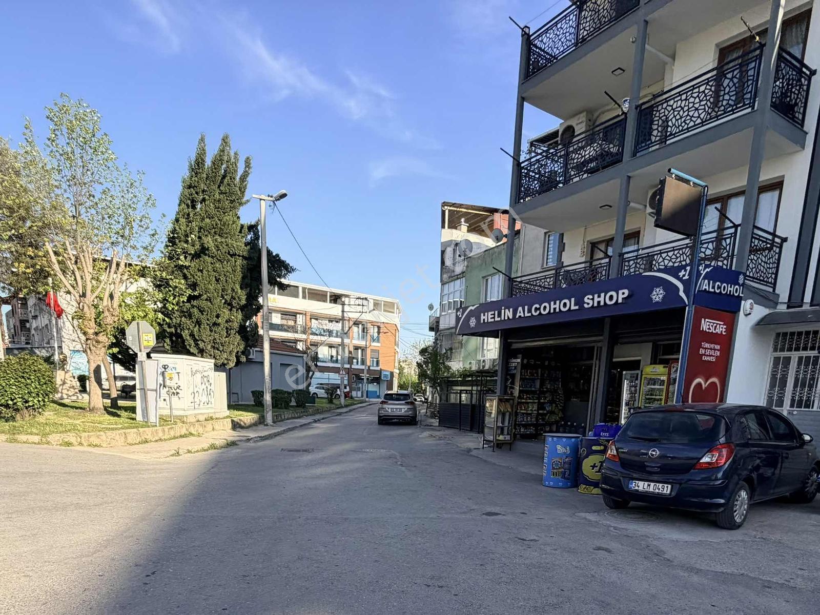 Postacılarda Cadde Üzeri Köşe Dükkan