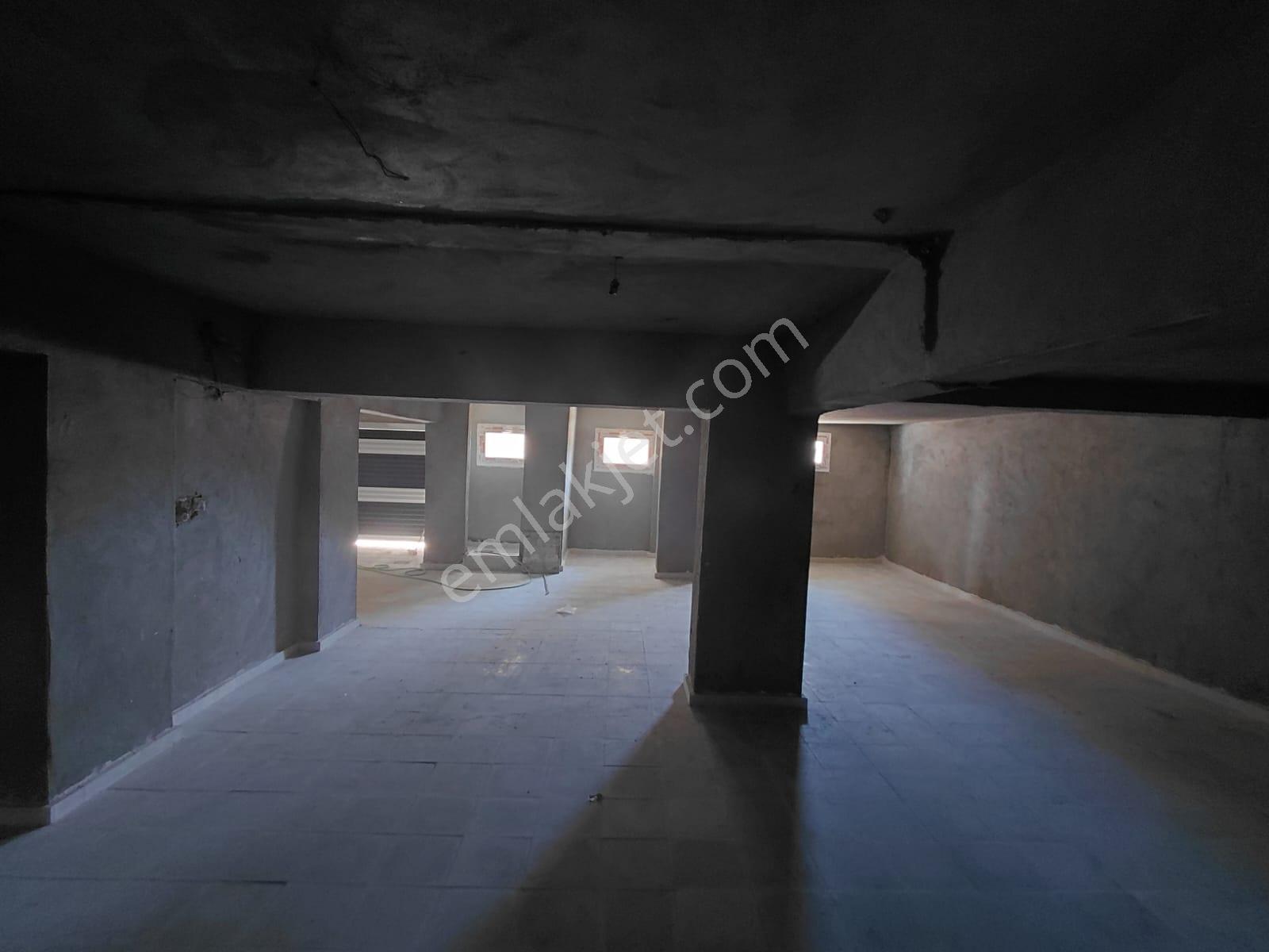 Yakup Göymenden Cumhuriyette Ana Yol Üzeri Kiralık 310 M2 Depo - Görsel 4