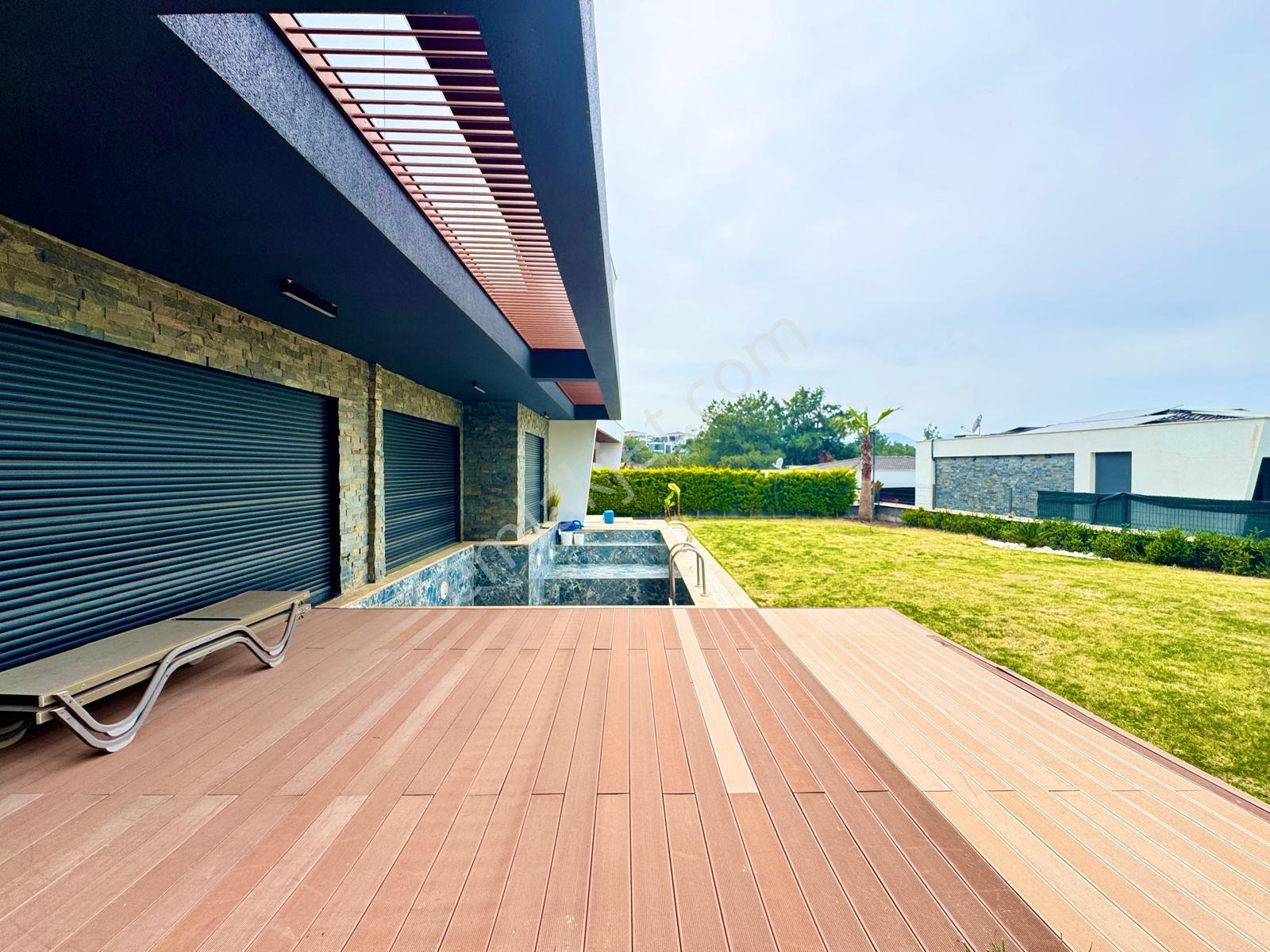 Kuşadası'nda 600m2 Özel Havuz Sauna+spor+sinema Odalı Lüks Villa - Görsel 7